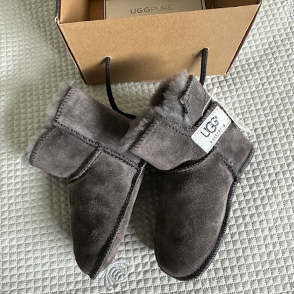 UGG Unisex Baby Infant Erin Suede Sheepskin Boots, Charcoal Color, Real Lamb Fur - Picture 1 of 6
